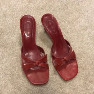 red bow pumps